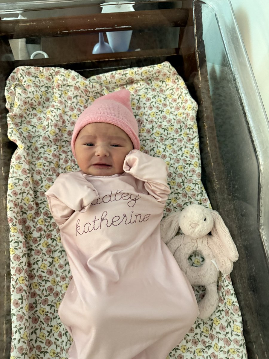 Hadley made me a Girl Dad on Sunday🩷

She might be an only child, but she’s got a lot of big sisters to meet and look up to!

6 lbs 11 oz, 20 inches. Already knows how to get her hands up!