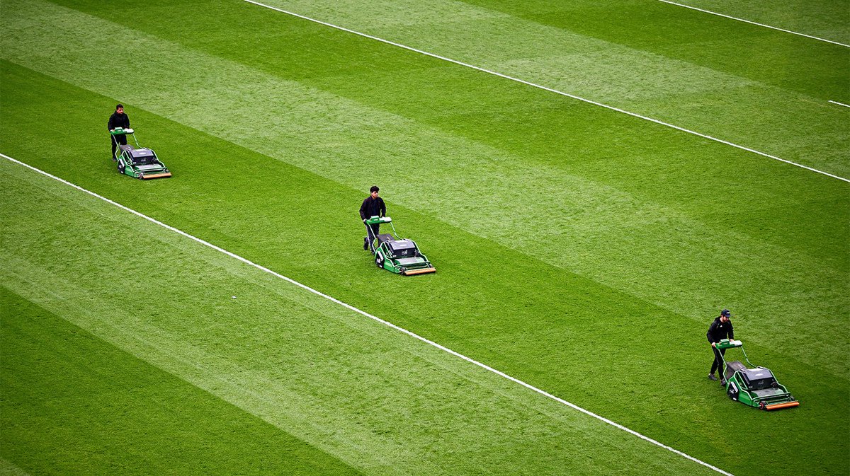 🌱 Step onto (near) the sacred turf! Join the Pitch Perfect Tour at Croke Park on May 17 for a behind-the-scenes look at how the iconic pitch is maintained. 🎯⚙️

🎟 Book now – includes gift &amp; coffee!
crokepark.ie/tours/stadium-…