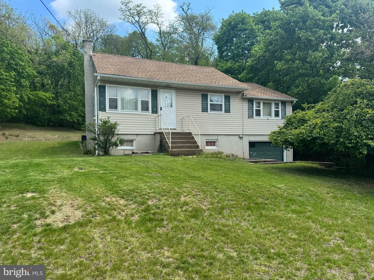 ppfennig's tweet photo. 1045 Shoemakersville Road, Shoemakersville, PA, 19555
2 bed | 1 bath 912 Sq. Ft.
Active | 274900
https://t.co/5tW32BOFBq
Looking for a home in the country? This hidden gem could be the one! Nestled on a spacious -acre lot, this charming property offers plenty of yard space to... https://t.co/qiv9paxZkY