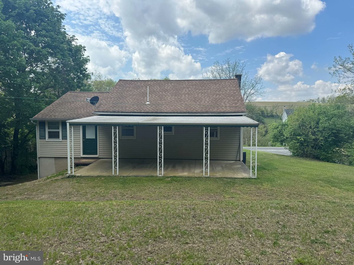 ppfennig's tweet photo. 1045 Shoemakersville Road, Shoemakersville, PA, 19555
2 bed | 1 bath 912 Sq. Ft.
Active | 274900
https://t.co/5tW32BOFBq
Looking for a home in the country? This hidden gem could be the one! Nestled on a spacious -acre lot, this charming property offers plenty of yard space to... https://t.co/qiv9paxZkY