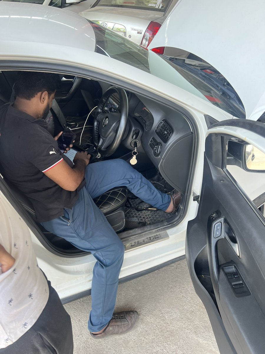 varundagoat's tweet photo. Zoomcar is proving to be a nightmare.
Our car broke down 30 mins into the trip, app support failed, no help came, and now they’re refusing a refund for a journey that barely started. Just running us in circles.
@ZoomcarIndia — Do better.
#zoomcar #nightmare #customerservice https://t.co/on80PQyT1J