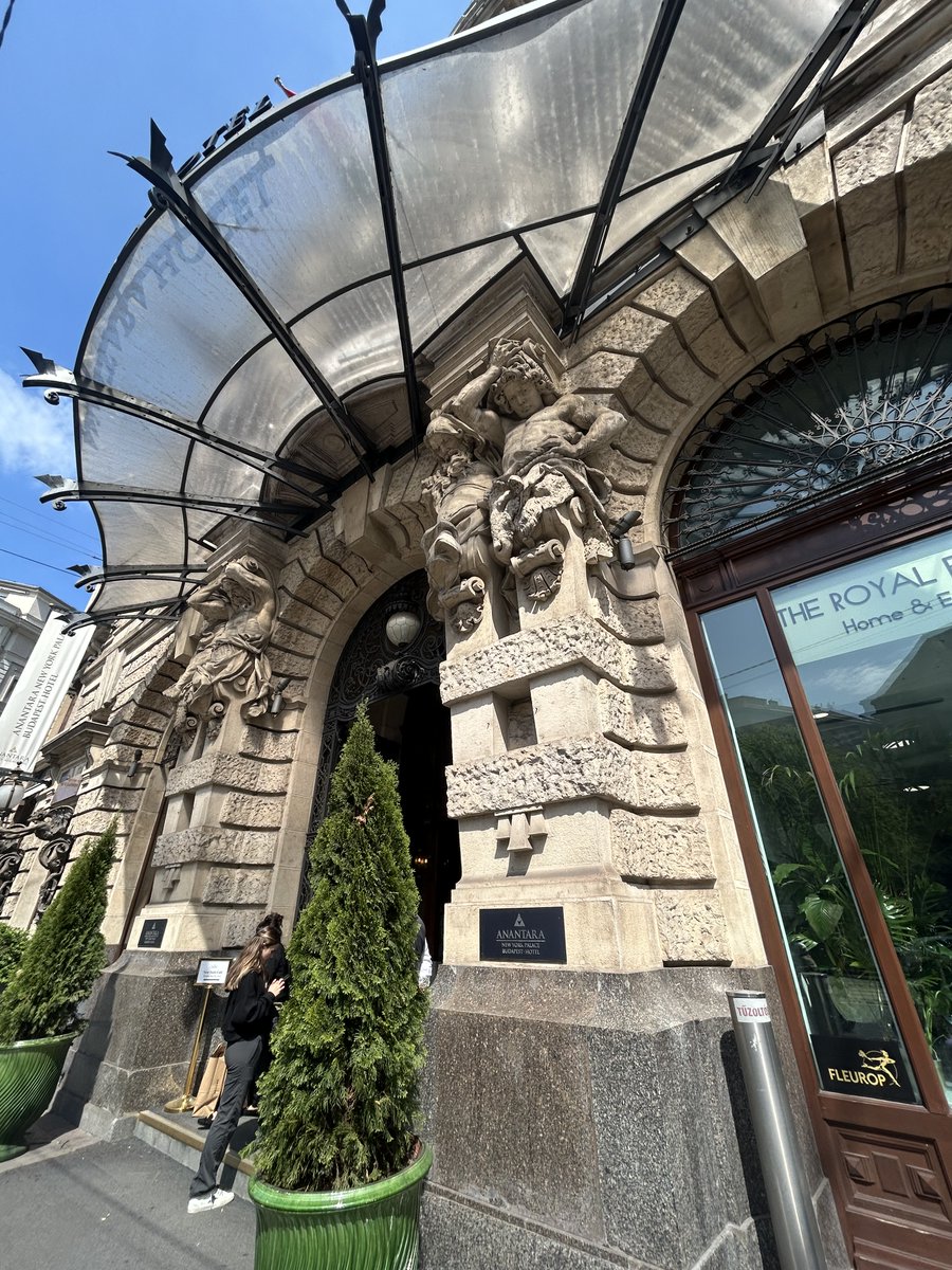 El maravilloso <a href="/Anantara_Hotels/">Anantara Hotels</a> #NewYorkPalaceBudapest es el hotel perfecto. Os cuento el porqué: soniagraupera.com/2025/05/mi-exp… #MinorHotels
#GraupixBudapest