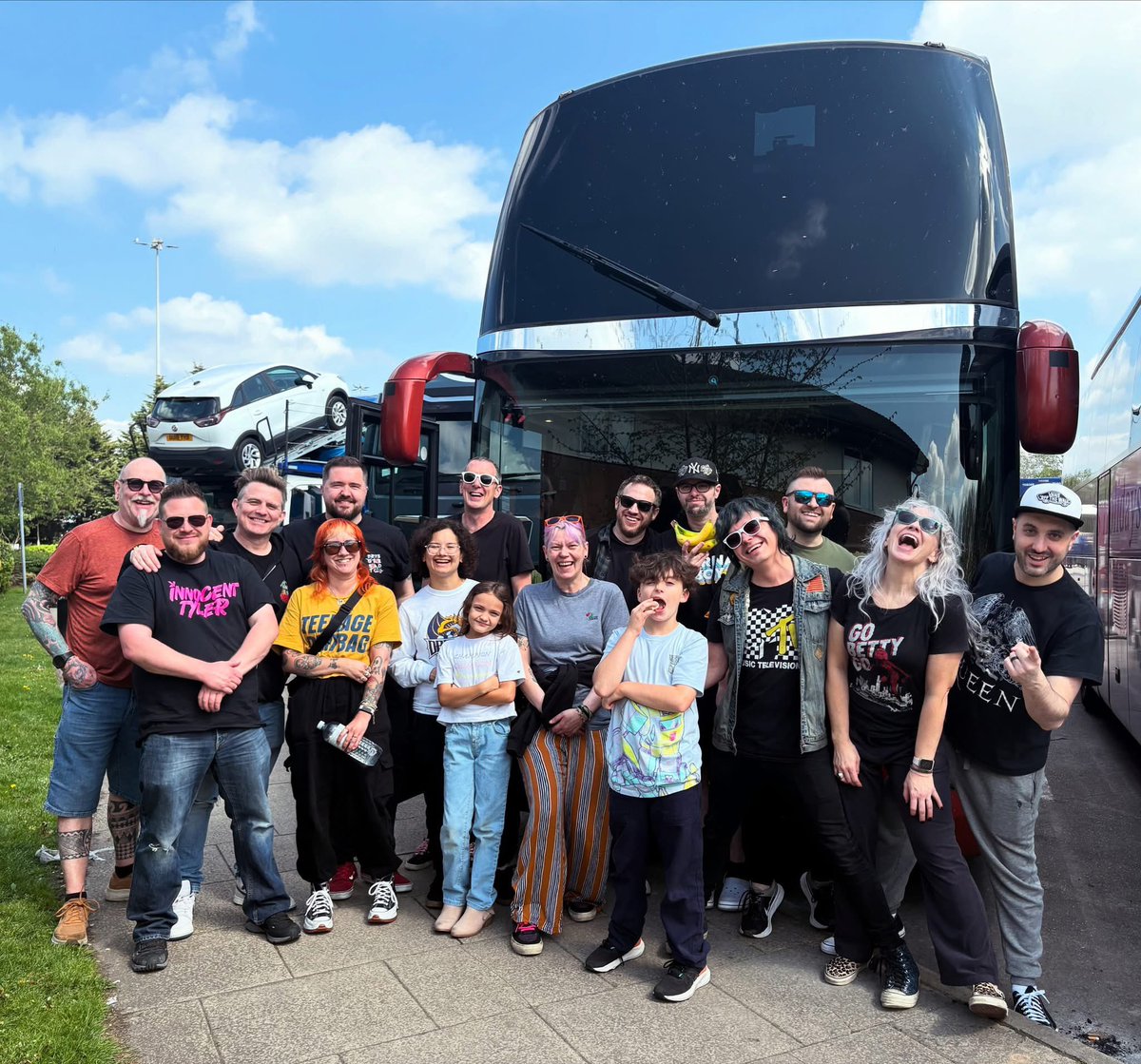 Don't Panic (@dontpanicpa) on Twitter photo Another tour in the books. The UK treats us like family and our hearts are full. THANK YOU to every one of you who came out..THANK you to <a href="/TheDollyrots/">The Dollyrots</a> , <a href="/dannygruff/">Danny Gruff</a> , Olly, Amy, Liz, Rob, and Sophia for being the absolute best tour companions these PA boys could ask for. Another tour in the books. The UK treats us like family and our hearts are full. THANK YOU to every one of you who came out..THANK you to <a href="/TheDollyrots/">The Dollyrots</a> , <a href="/dannygruff/">Danny Gruff</a> , Olly, Amy, Liz, Rob, and Sophia for being the absolute best tour companions these PA boys could ask for.