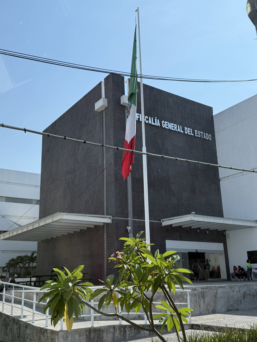 Estamos en la Fiscalía de Morelos

El apoyo es hasta el final. 
Justicia para Erick 🕊️