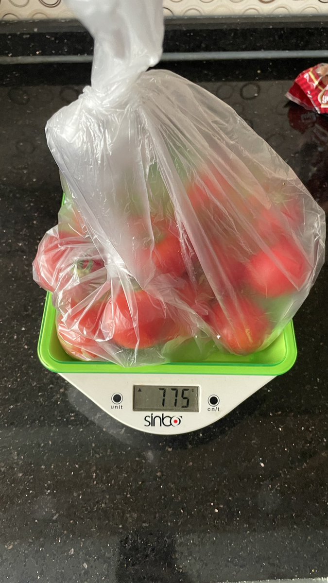 E biz şimdi 1 kg alınca da mı tartmalıyız? <a href="/Migros_Turkiye/">Migros Türkiye</a> <a href="/migroshemen/">Migros Hemen</a> bi denetimi yok mudur sayın <a href="/ticaret/">T.C. Ticaret Bakanlığı</a> ? 100gr için bile twit mi atmalıyız?