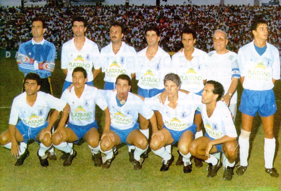 CDTOficial's tweet image. 🇵🇦 #RommelFernández (1966-1993) disputó 149 partidos oficiales y marcó 63 goles con el #CDTenerife entre 1987 y 1991.
⚪️ Ídolo #blanquiazul, por su entrega y compromiso con 𝑠𝑢 𝑖𝑠𝑙𝑖𝑡𝑎 🔵.
#SiempreCDTenerife