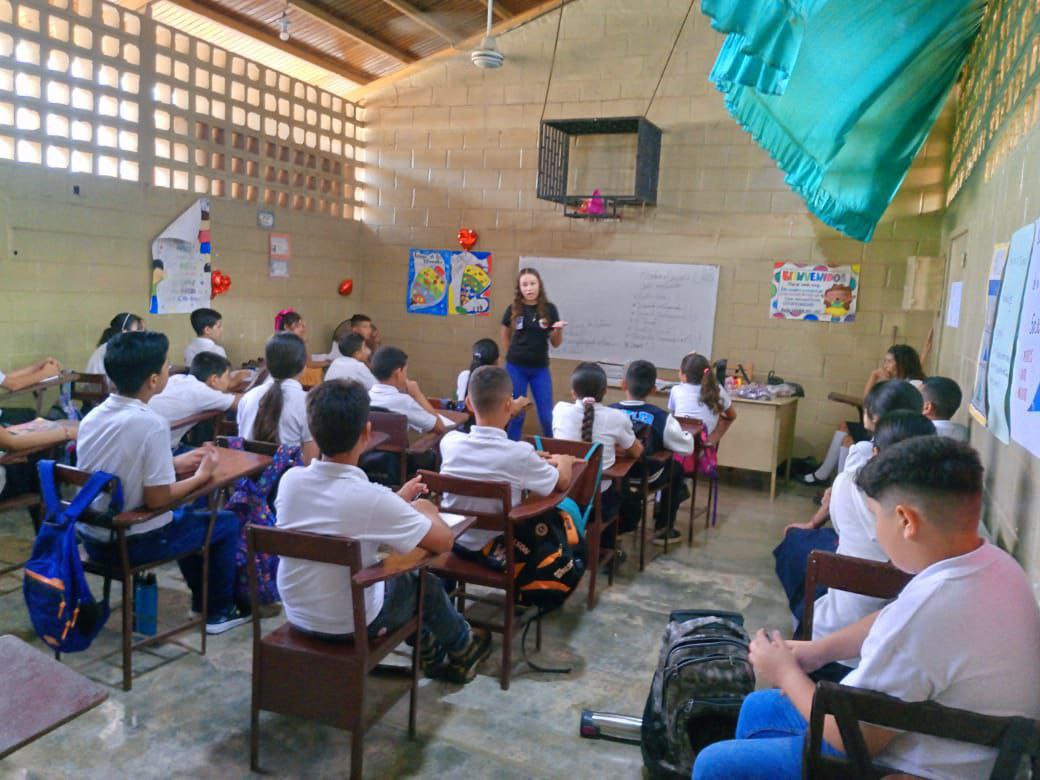 senadeszulia's tweet photo. El Servicio Nacional para el Desarme (SENADES ZULIA) llevó a cabo el significativo taller titulado "Mi Proyecto de Vida: Habilidades para Potencializar" en la Escuela Maestro Jesús Alfonso Ferrer, ubicada en la parroquia Altagracia del municipio Miranda. https://t.co/aG3vhB0Ns5