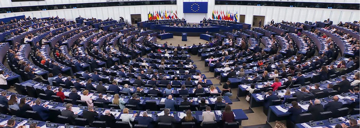 EU Regio Interreg (@regiointerreg) on Twitter photo 🚀Exciting news! #BRIDGEforEU Regulation adopted by the <a href="/EUparliament/">European Parliament</a>!
It establishes a “framework to facilitate identifying and resolving cross-border obstacles”, boosting opportunities for #EU #BorderRegions🇪🇺
Our next Debate will explore it: shorturl.at/iGgKz 🚀Exciting news! #BRIDGEforEU Regulation adopted by the <a href="/EUparliament/">European Parliament</a>!
It establishes a “framework to facilitate identifying and resolving cross-border obstacles”, boosting opportunities for #EU #BorderRegions🇪🇺
Our next Debate will explore it: shorturl.at/iGgKz