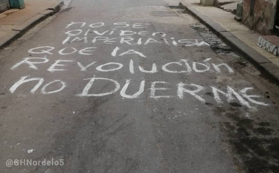 iNo se olviden, imperialistas, la Revolución no duerme! #Cuba #CDRCuba #SomosDelBarrio