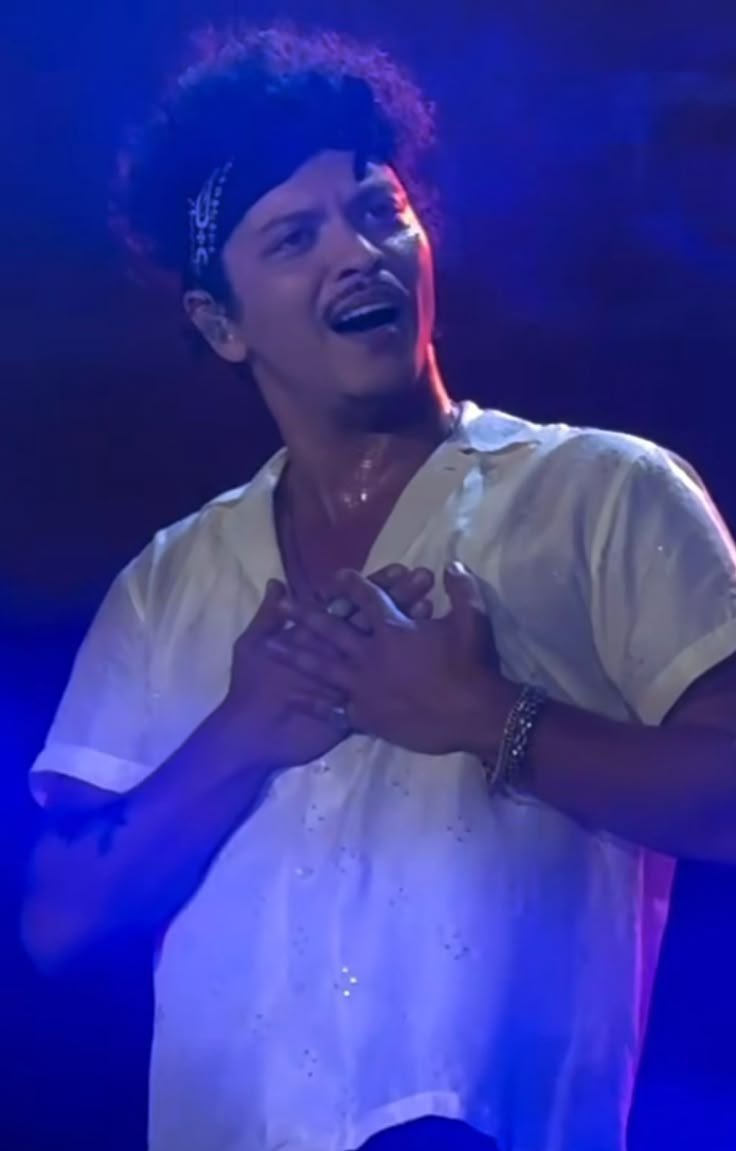 JulieHooligan1's tweet image. It&apos;s TURBO TUESDAY!!! double the votes today. Go give our guy a little love today. VOTE!!!✨️📢 #hooligans #AMAs