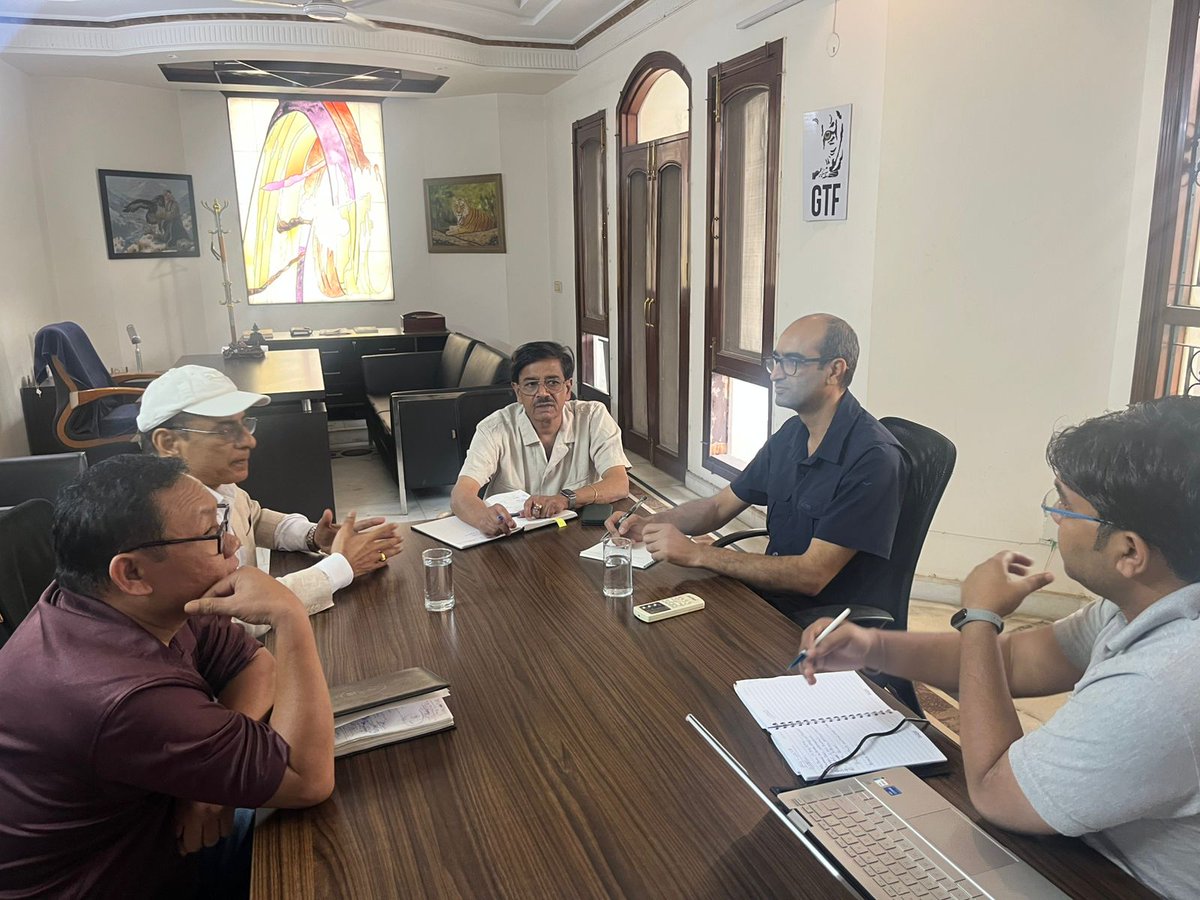 SAWENsec's tweet image. SAWEN Secretary General visited the Wildlife Crime Control Bureau (WCCB) Headquarters and the Global Tiger Forum (GTF) Office in New Delhi, India today. During the visit, they discussed enhancing collaboration to combat wildlife crime more effectively in the South Asian region.