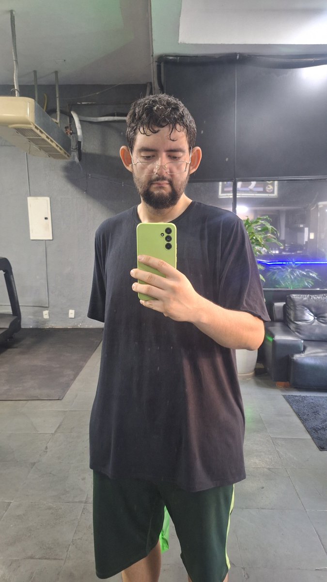 Minha psicóloga pediu agora fotos de quando comecei tratamento. Abril/2023 - abril/2025