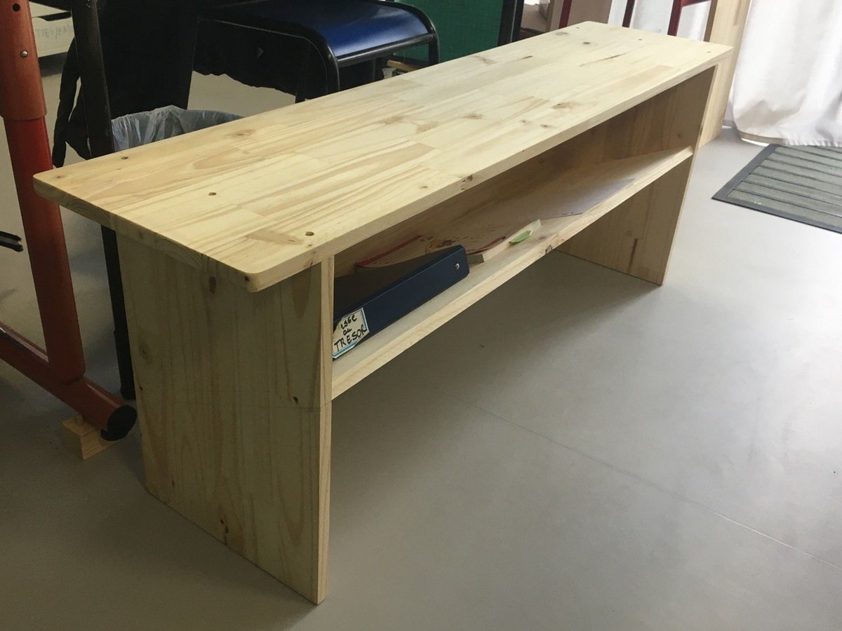 Fab Lab à l'école (@fablabalecole) on Twitter photo Les élèves de CM2 de l’école Jacques-Yves Cousteau (Bretagne) ont conçu et fabriqué un banc pour la cour. Ils ont demandé le bois à la mairie. Pensé pour être déplacé, il servira lors des conseils de classe.
 #FabLabalEcole Les élèves de CM2 de l’école Jacques-Yves Cousteau (Bretagne) ont conçu et fabriqué un banc pour la cour. Ils ont demandé le bois à la mairie. Pensé pour être déplacé, il servira lors des conseils de classe.
 #FabLabalEcole