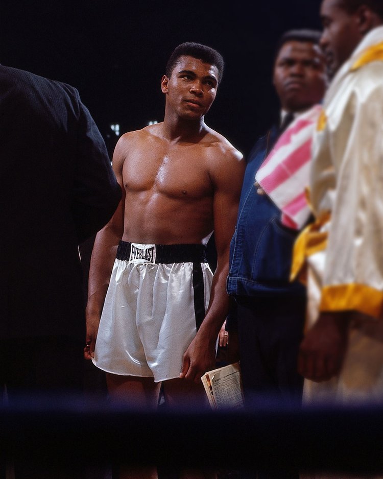 Muhammad Ali (@muhammadali) on Twitter photo Muhammad Ali during weigh-in before his fight vs Sonny Liston at St. Dominic's Arena.
Lewiston, ME.
5/25/1965.
📸: <a href="/LeiferNeil/">Neil Leifer</a>
#MuhammadAli #Icon #WeighIn #SonnyListon #HistoricFight #BoxingLegacy #TheChampion Muhammad Ali during weigh-in before his fight vs Sonny Liston at St. Dominic's Arena.
Lewiston, ME.
5/25/1965.
📸: <a href="/LeiferNeil/">Neil Leifer</a>
#MuhammadAli #Icon #WeighIn #SonnyListon #HistoricFight #BoxingLegacy #TheChampion