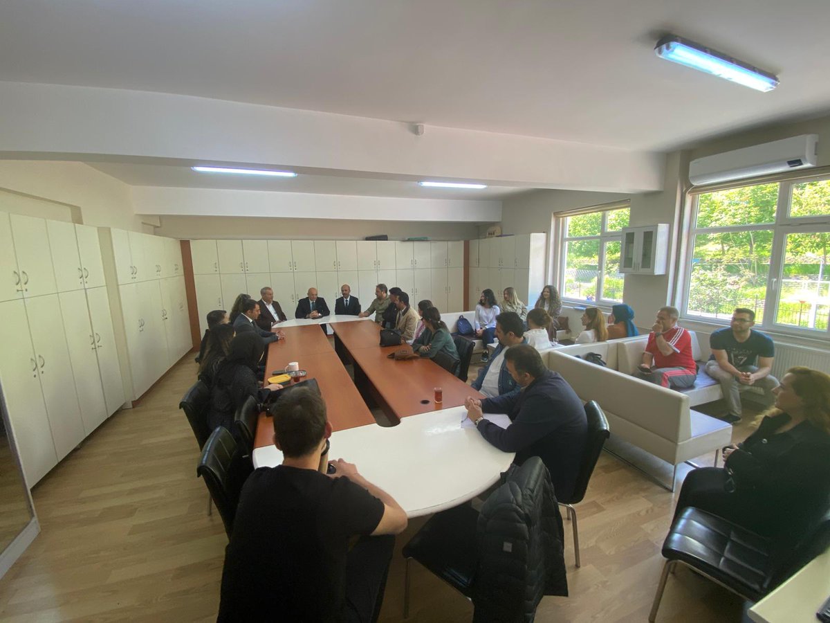 Yakuplu Kemal Arıkan Ortaokulu Anadolu Mektebi Yazar Okurları okudukları kitaplardan esinlenerek hazırladıkları çalışmaları İlçe Milli Eğitim Müdürümüz Zekeriya Postacı ve Şube Müdürümüz Halil Ertekin'in katılımı ile sergilediler.<a href="/tcmeb/">Millî Eğitim Bakanlığı</a> <a href="/istanbulilmem/">İstanbul İl Millî Eğitim Müdürlüğü</a> <a href="/MucahitYentur/">Murat Mücahit Yentür</a> <a href="/zekeriyaz/">Zekeriya Postacı</a>