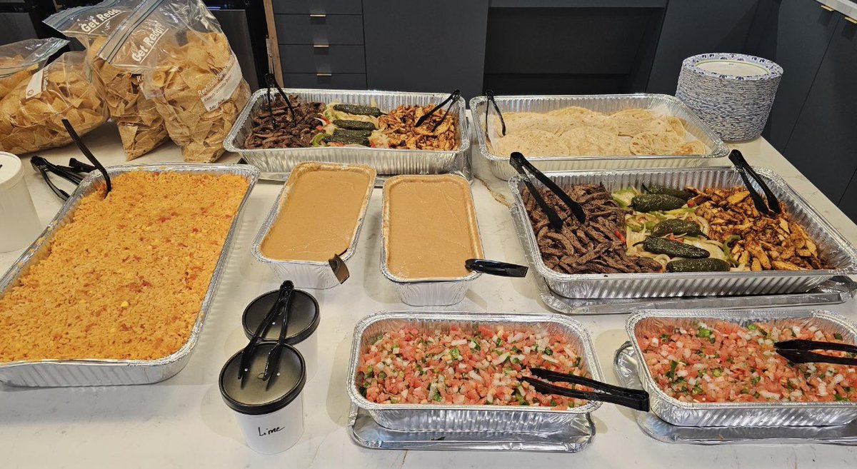 LeeAssociateHOU's tweet image. Happy Cinco de Mayo from our team! 🎉 We brought some festive flavor to the office with chips, salsa, and a sizzling fajita station—spicing up the workday and celebrating together. 🌮🔥🌶️   Nothing brings people together like good food and great company! 💃🏽   #CincoDeMayo