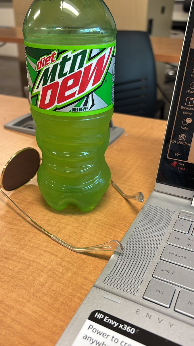 brocklars42069's tweet photo. Class made✅
Dew open✅
I can beat this hangover. #gettough https://t.co/XSHljVd7Jp