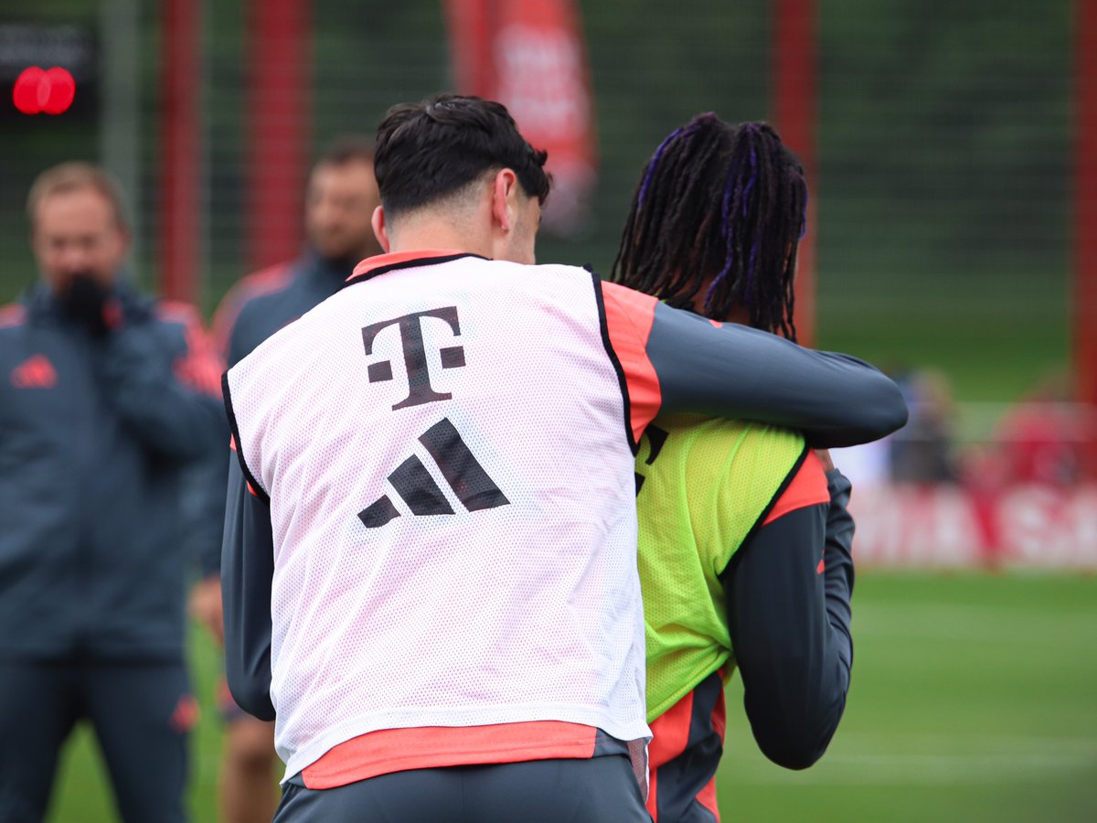 250506 📸 FC Bayern public training

🫂❤️
