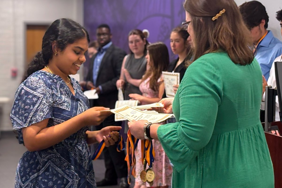 LSMSA's tweet image. LSMSA held its 19th Future #Scientist Program Banquet on Saturday, May 3. ⚗️ This event "recognizes our graduating seniors for a job well done and inducts new members," said Dr. Chris Hynes. More on the sciences at LSMSA: ow.ly/q5JA50VNSWH
