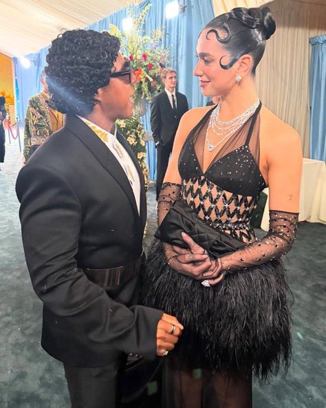 Dua Lipa com Henry Torres ontem na Met Gala (Via henrytnyc)