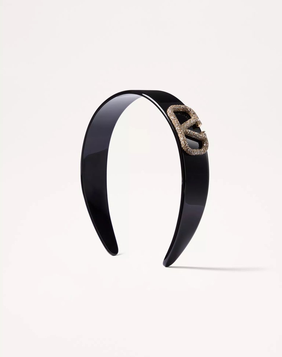คาด VLOGO SIGNATURE RESIN, METAL AND SWAROVSKI® CRYSTAL HAIRBAND ($ 750.00) ให้สมฐา BA น้อนฟรีนแจ้มอ้วม 🫳🏻

SAROCHA AT MET GALA
#MetGala2025xFREEN 
#MetGala #MetGala2025
#srchafreen #FreenSarocha