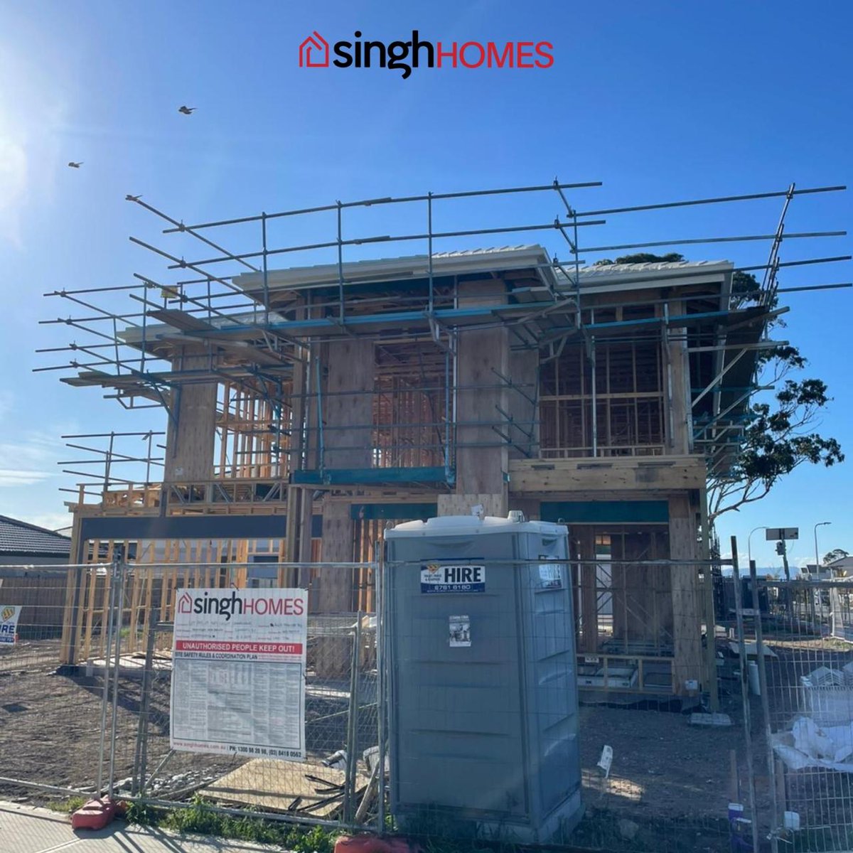 singhhomesmel's tweet image. Framing done and dusted at our Cranbourne project! Stay tuned as this site takes shape into a beautiful family home.

Call us at 1300 982 098 or visit at singhhomes.com.au to start building your dream home.

#underprogress #underconstruction #melbournehomes #Melbourne