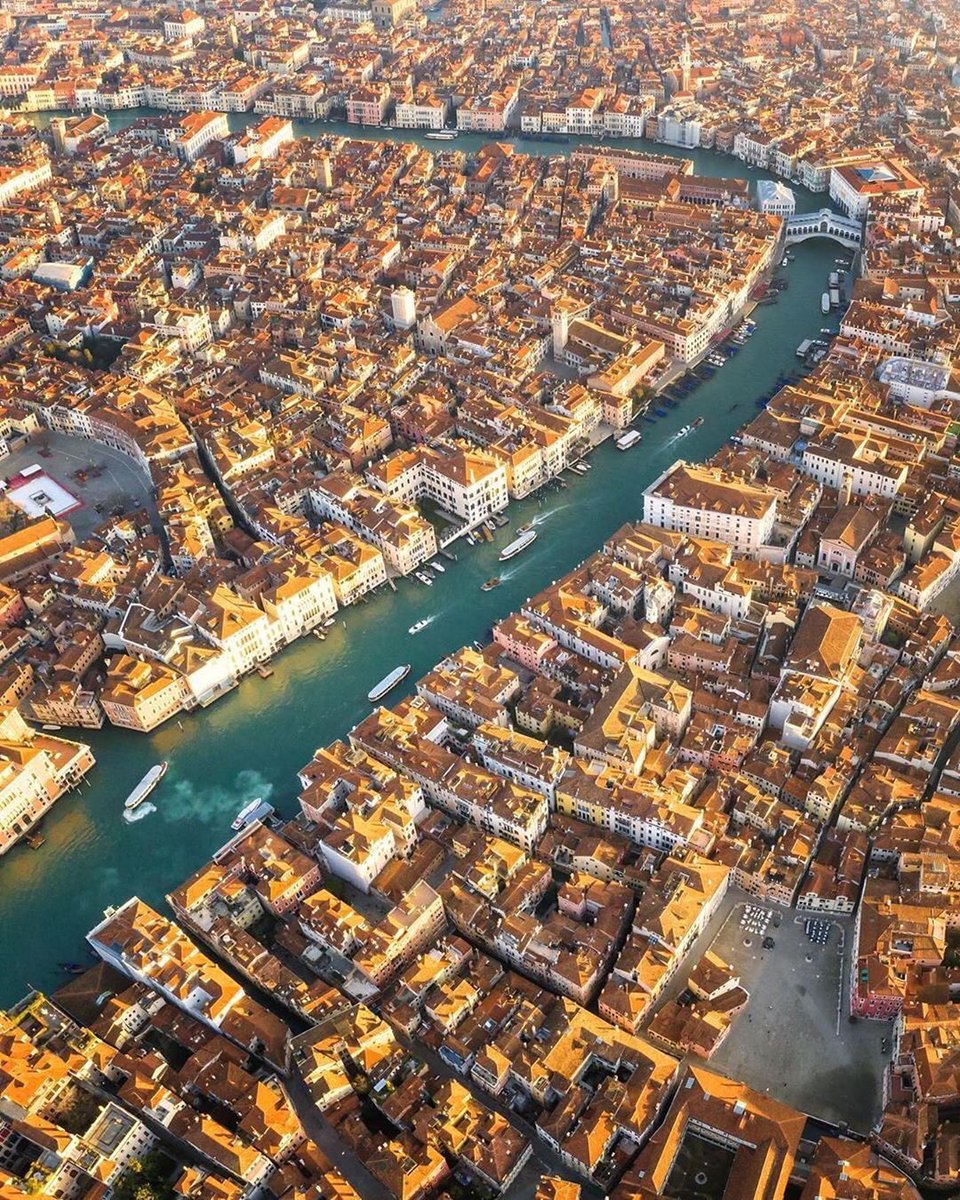 archi_tradition's tweet image. Which city do you prefer: 

Barcelona or Venice?