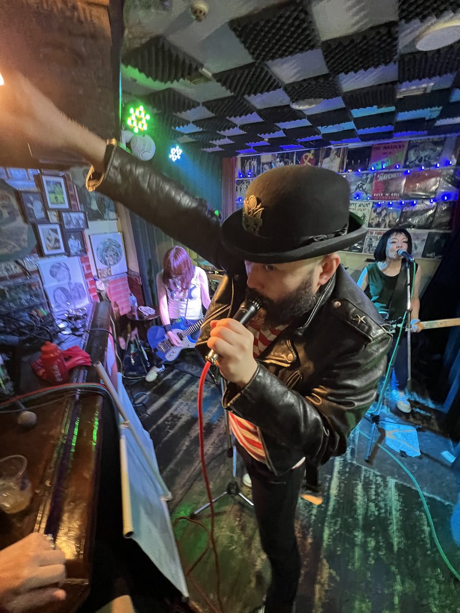 市川RAMONES、横須賀にて新たな扉を開く！
オレたちはどんどん目の前の扉をこじ開けて行くぜ！
オレたちのラモーンに乗り遅れるなよ！
ラモーンは一日にしてならずだ！
横須賀のみんな！いいラモーンしてたぜ！

#市川ramones #ichikawaramones #ramones #ramonesforever #ramonesfans #ramonesmania