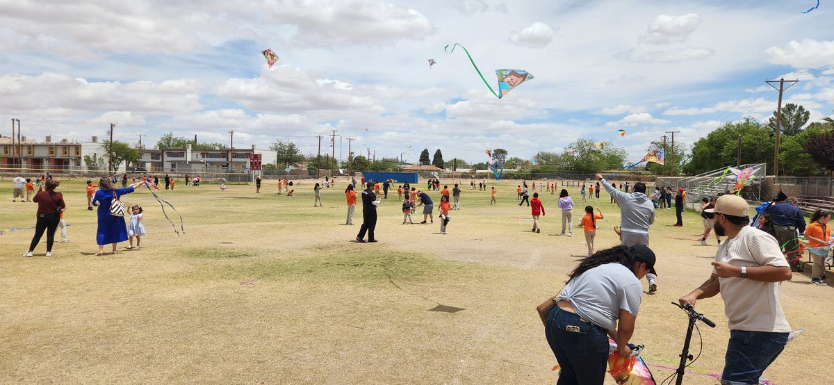JIbarra_DrTinajeroPk-8 (@jri_drtinajero) on Twitter photo First ever kite day at Tinajero PK8
Thank you parents for coming out to spend time with us! <a href="/ELPASO_ISD/">El Paso ISD</a> #ItStartsWithUs First ever kite day at Tinajero PK8
Thank you parents for coming out to spend time with us! <a href="/ELPASO_ISD/">El Paso ISD</a> #ItStartsWithUs