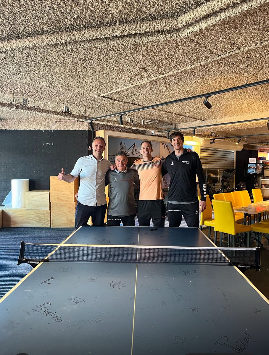 MatVink's tweet image. Gran reencuentro con un ex compañero y un mitico entrenador! @Viranmorros y Manolo Candenas gracias x pasar por tierras holandesas! Balonmano queda el el corazon siempre!