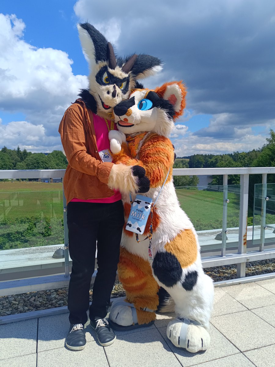 With awesome <a href="/Pudgical/">ragazza del latte 🔜 FC</a> at #česfur 2024 :)