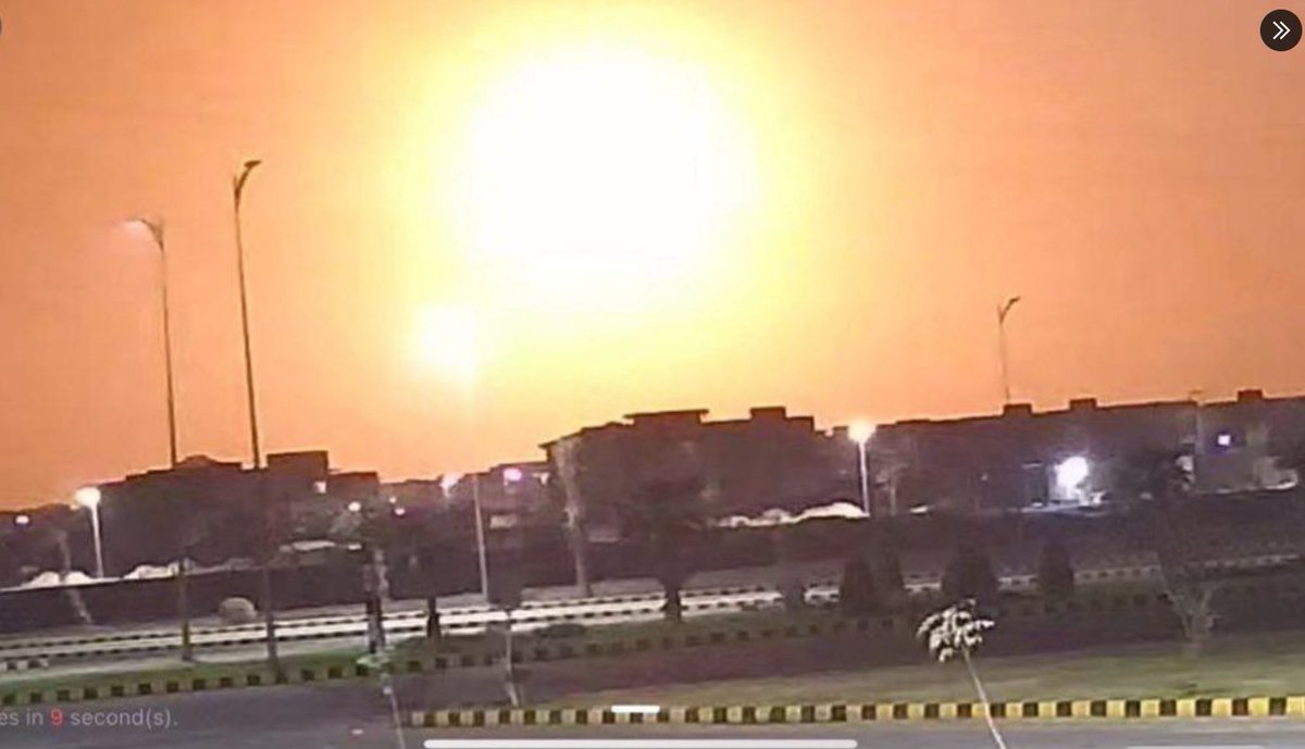 alpha_defense's tweet image. Sunrise at 2am in Pakistan🔥
.
.
.
.
#OperationSindoor