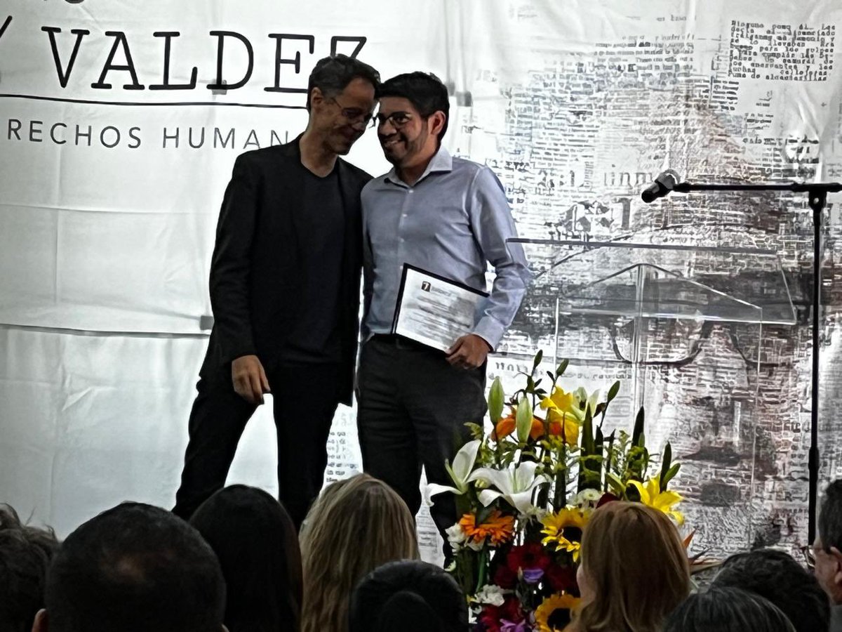 César Martínez (@cmartinezc) on Twitter photo Un gran honor haber sido reconocido por el premio #BreachValdez. Muchas felicidades a mis colegas ganadores, en particular a <a href="/albertopradilla/">Alberto Pradilla</a> y <a href="/rocio_gallegos/">Rocío Gallegos</a>. Acá pueden leer mi reportaje: lnk.bio/s/a79da Un gran honor haber sido reconocido por el premio #BreachValdez. Muchas felicidades a mis colegas ganadores, en particular a <a href="/albertopradilla/">Alberto Pradilla</a> y <a href="/rocio_gallegos/">Rocío Gallegos</a>. Acá pueden leer mi reportaje: lnk.bio/s/a79da