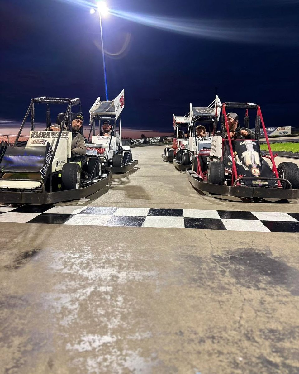 Are you competitive and have nothing to do in Thursday nights?! Slideways is the spot for you!!🏁🏎️🏁
Thursday’s are league nights where you get to race how real race tracks operate!! The action starts at 7:30!
🏆⁉️Will you win this week⁉️🏆