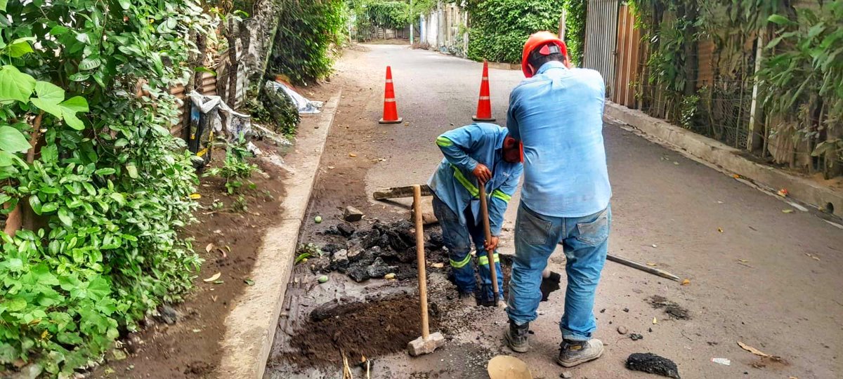 📍Trabajo de reparación en tubería dañada de 2" pvc en calle principal, colonia Belén, cantón Cuyagualo, Colón, La Libertad Oeste.