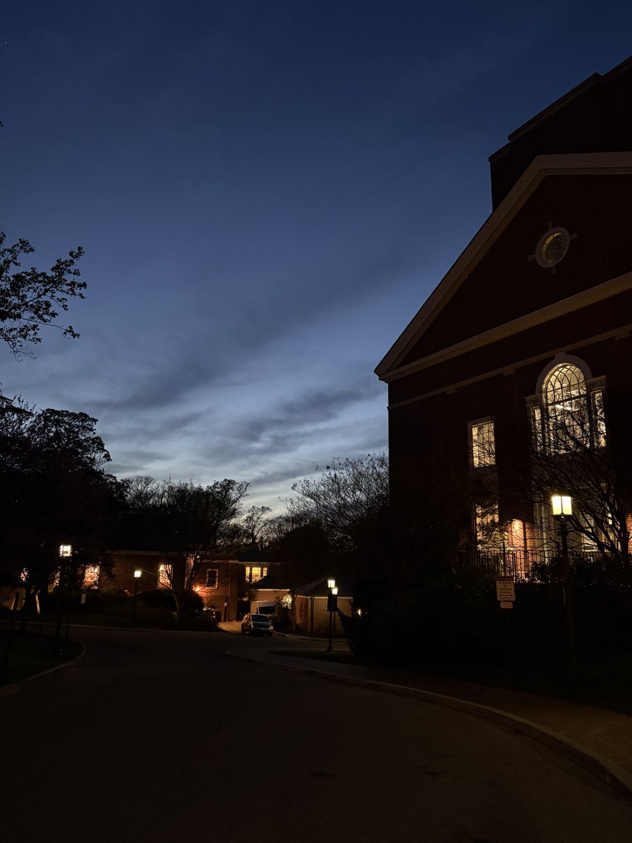 전 미국에서 잘 지내고 있습니당. 이번달 발표 두 개만 잘 마치면 될듯. 여름 지나고 귀국할 생각하면 머리아프지만 지금의 행복을 많이 기억하고 누리려고~~~ 🌿🌿