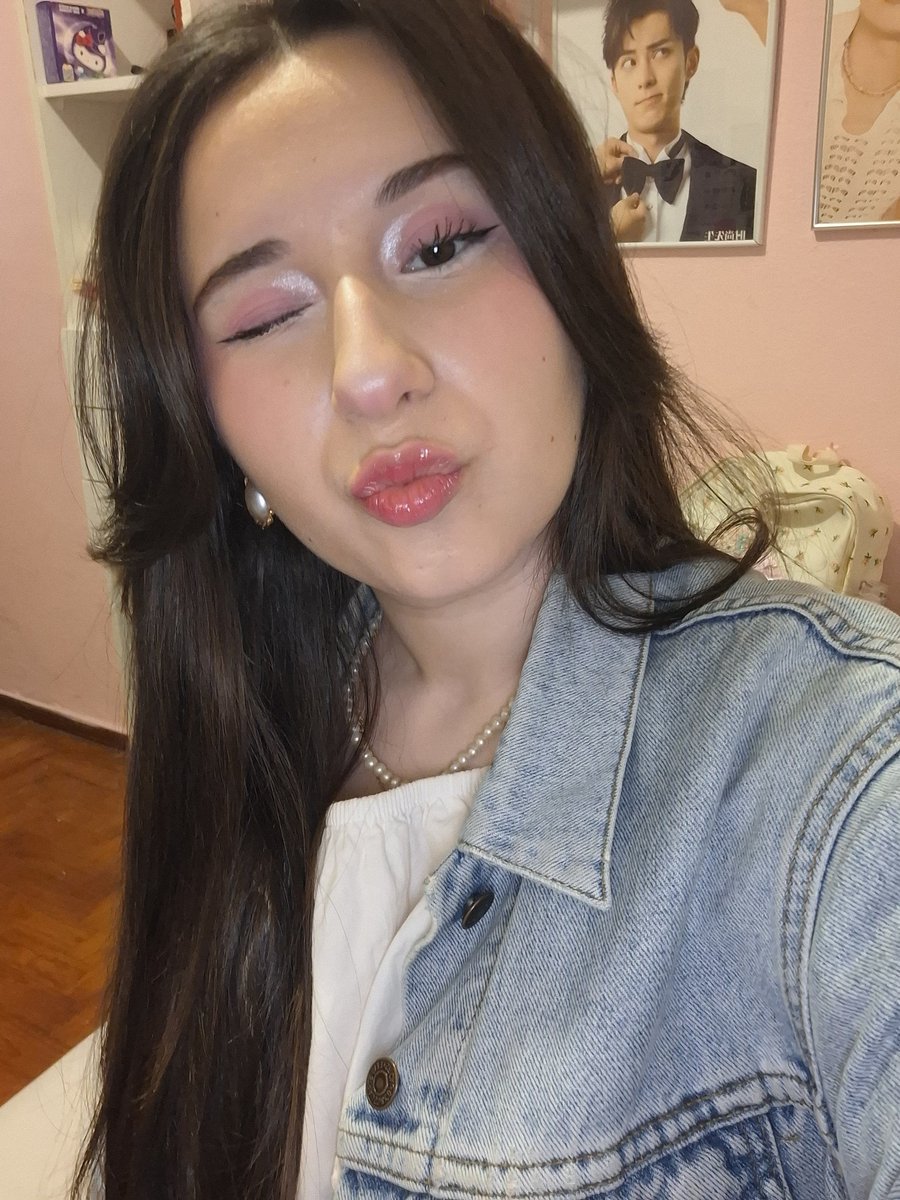Eriloveswangs's tweet photo. A kiss for all of us Jackys utteds 💋
#GOT7 #갓세븐 #IGSD #Ahgase #IGOT7SelcaDay #AhgaseSelcaDay #jacksonwang https://t.co/HAjm590OKr