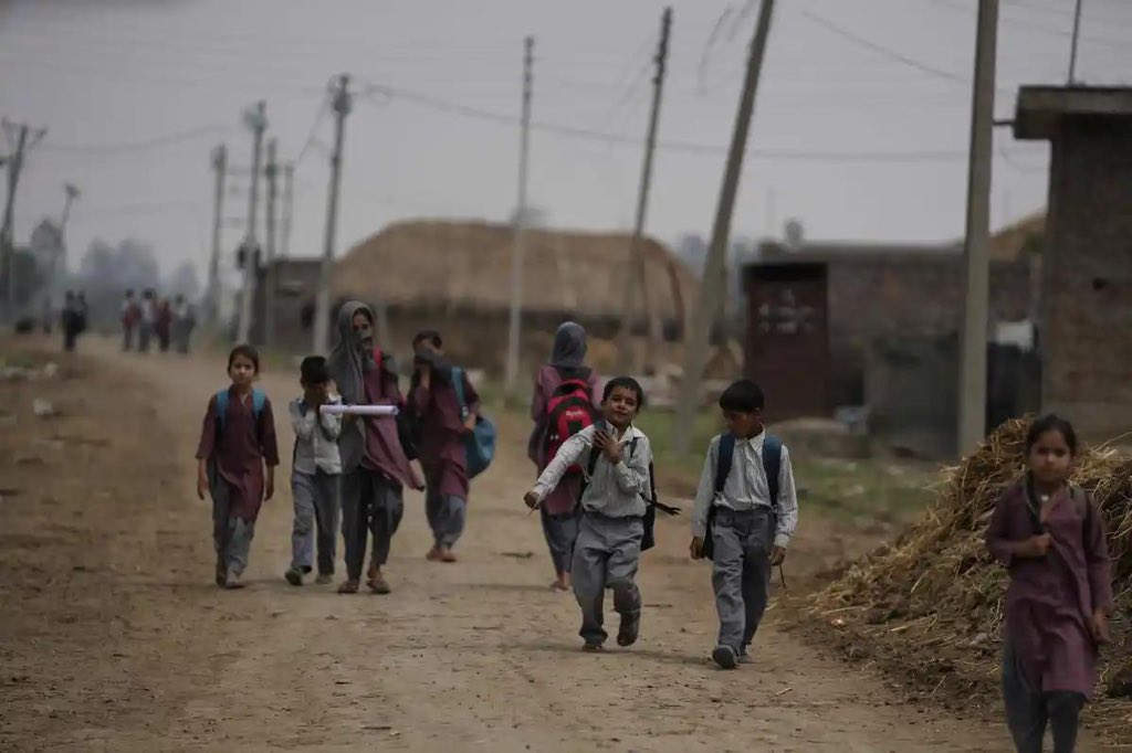 inusamtr_'s tweet photo. Pakistanlı yetkililer, Hindistan'ın Pakistan sınırına üç füze fırlattığını söyledi.

📌İNUSAM HABER;Ali Osman Ataş

https://t.co/GJw5BATcLZ https://t.co/Qa6vdOlGUD