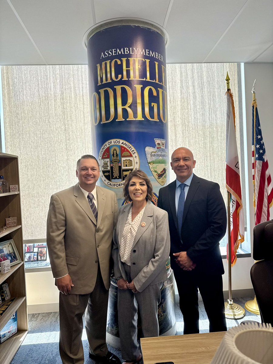 AsmMRodriguez's tweet image. Thank you to the Upland Police Officer Association for stopping by my Capitol office today! It’s always a pleasure to meet with law enforcement officers here in Sacramento. #AD53 #caleg @Upland_Poa