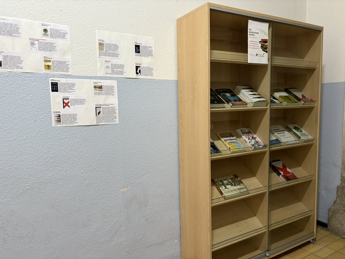 BiblioFabres's tweet photo. Durante esta semana celebraremos la #SemanaDelLibro Empezamos con la presentación de nuevos libros adquiridos por la biblioteca para préstamos. Ven y descubre la siguiente lectura!! 📚Tienes una breve reseña de cada uno. @educacyl #DiaDelLibro https://t.co/cSwCZRGaod
