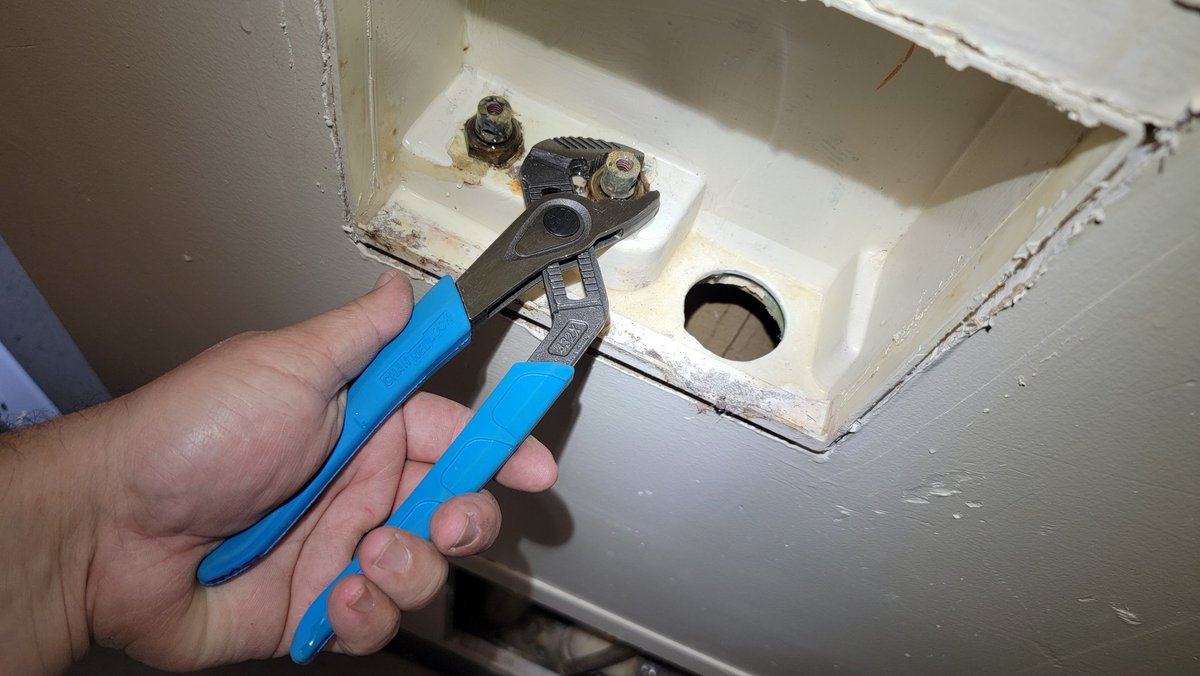 backwoodsdiy's tweet image. Washbox replacement with @CHANNELLOCK #plumbing #washbox #Tools #plumbingservices #plumbingrepairs #CHANNELLOCK #MadeintheUSA #Pliers