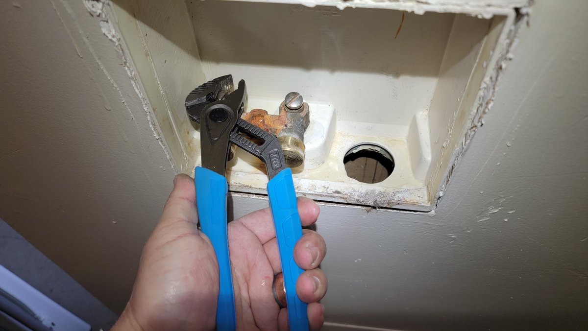 backwoodsdiy's tweet image. Washbox replacement with @CHANNELLOCK #plumbing #washbox #Tools #plumbingservices #plumbingrepairs #CHANNELLOCK #MadeintheUSA #Pliers