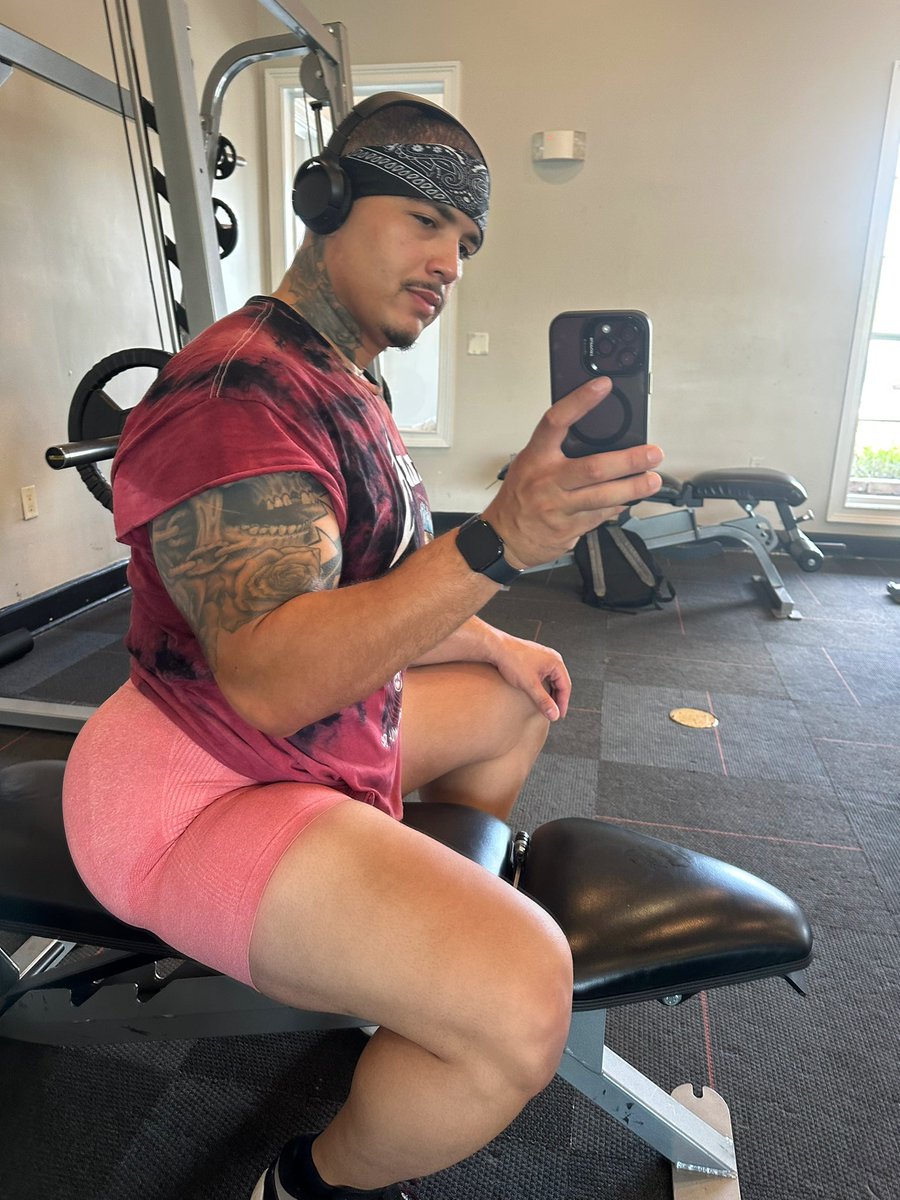 Workout done ☑️ 
Who worked out today?
#tjbiggz #gymlife #youngboss