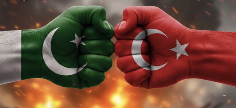 alprerenlerotag's tweet photo. #Pakistan Türkiye KARDEŞTİR. https://t.co/Ge2V9ZUCoH