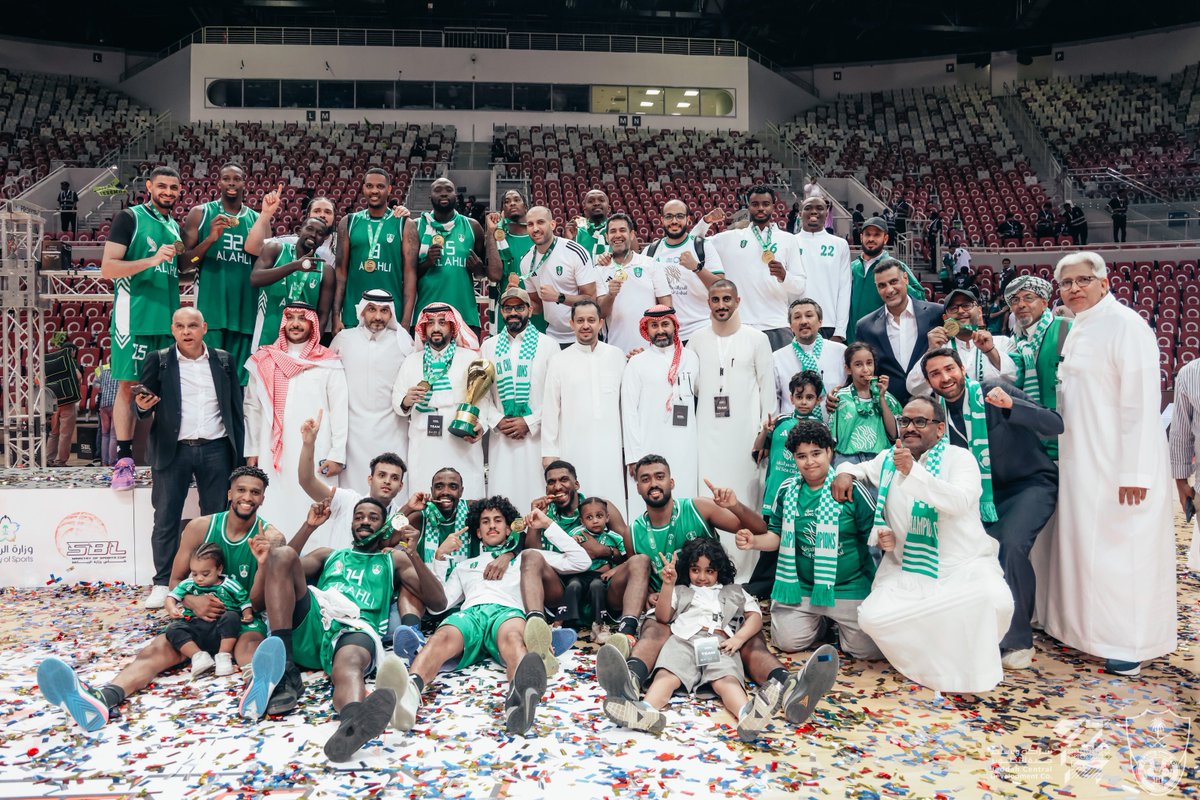 تتويج أبطال السلة بكأس الوزارة لكرة السلة 🥇🏆
#الأهلي_الاتحاد 
#نهائي_كأس_الوزارة_لكرة_السلة