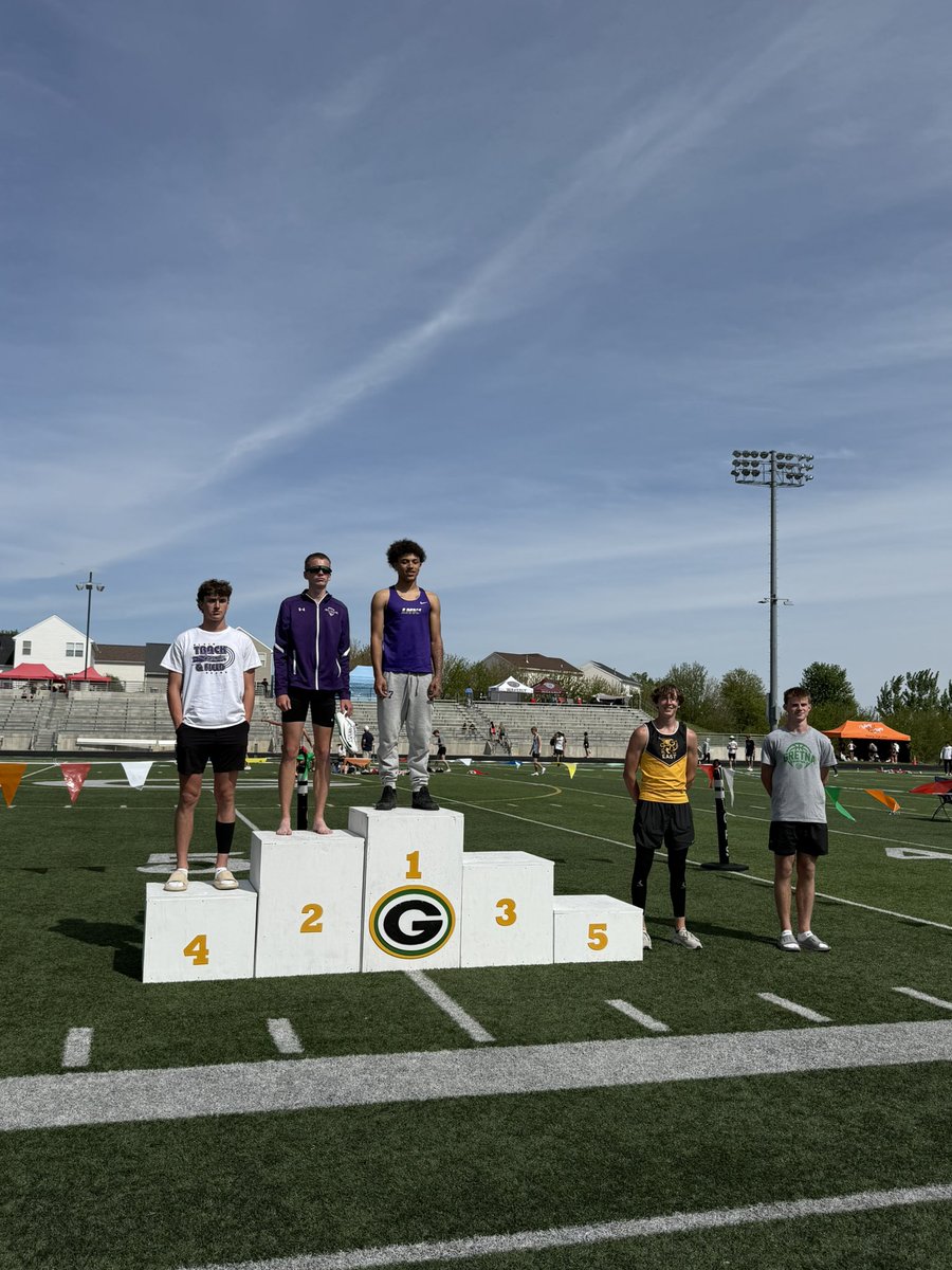 Congrats to the our high jumpers for placing at conference! Talan (not pictured) got 8th and Thomas got 6th🙌