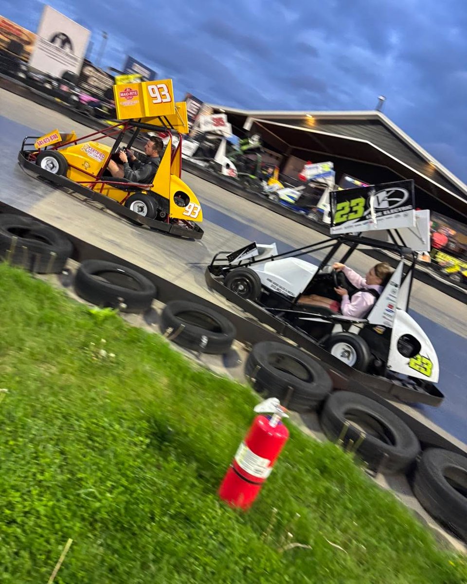 🎊WEEKEND IS FINALLY HERE🎊
Whether you’re racing, mini-golfing, or hanging out with friends, we’ve got all the fun you need to kickstart your weekend!!
See you soon?
#slideways #eat #drink #race #play #weekendvibes #weekend