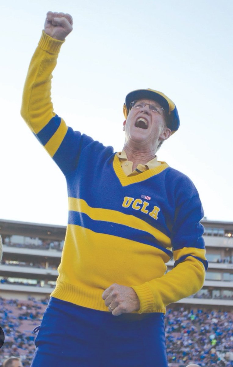 Tell me you grew up with early 2000's UCLA football without actually telling me.
<a href="/UCLAFootball/">UCLA Football</a> #bruins #ucla
🐻🐻🐻🐻 4's up