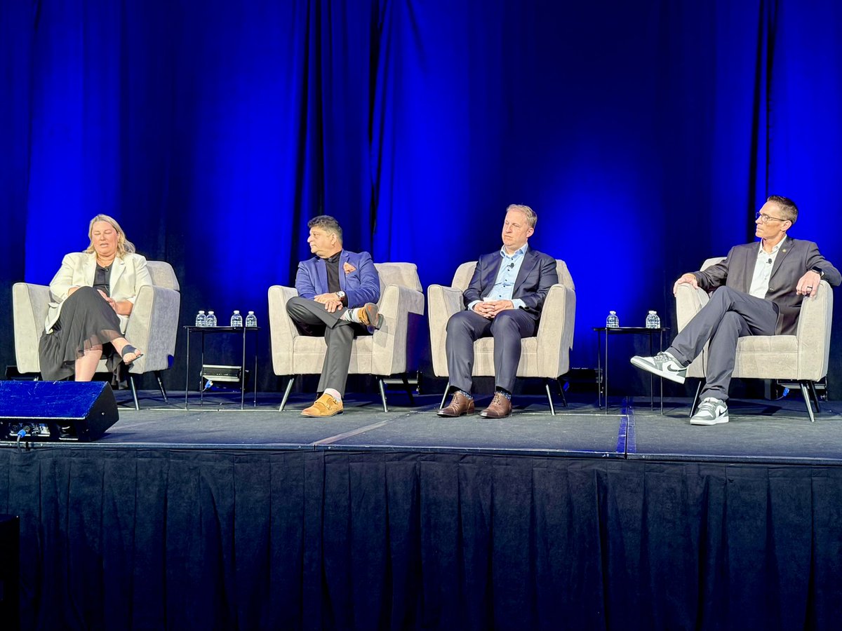 TheEngiNerdLife's tweet image. Fantastic conversations today at #ENRFutureTech! We had the opportunity to share about the fundamental shift happening in the industry right now:

Asset Centric Project Management.

@KahuaInc #enablinginnovation #ENRTech #construction #contech
