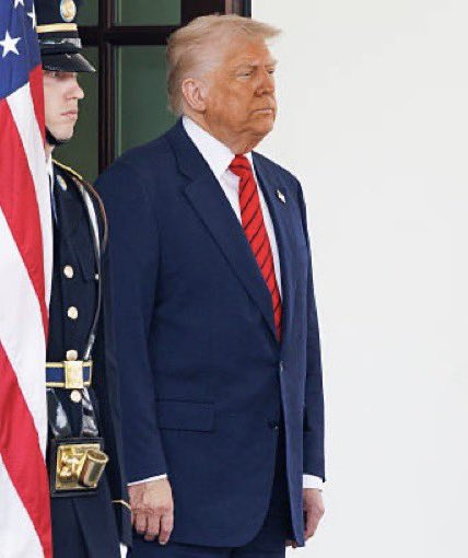 That is a real, unaltered photo from this morning. 

Oompa Loompa’s are like “man, he looks ridiculous”